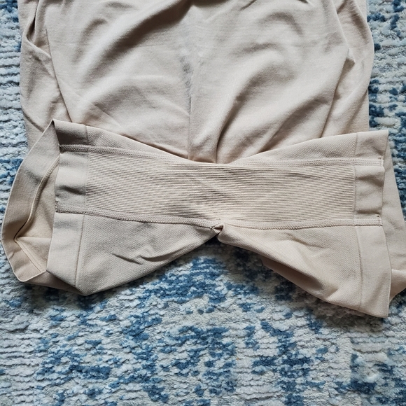 Motherhood Intimates Over Belly Spanx - Picture 5 of 6